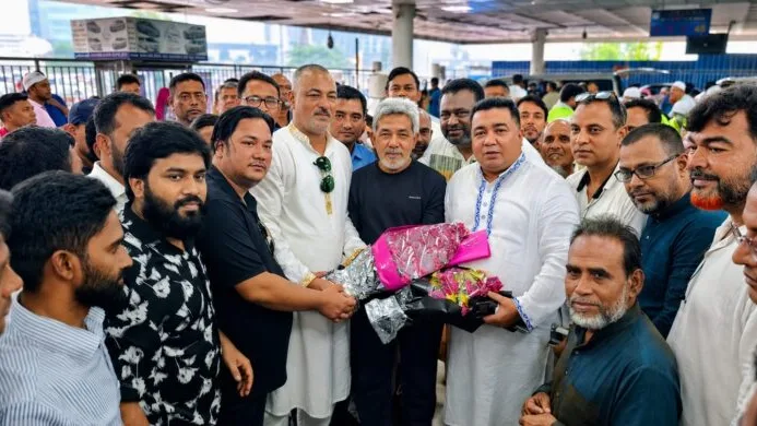 বাঞ্ছারামপুর বিএনপির রাজনীতিতে নতুন হাওয়া: বিদেশ সফর শেষে ফিরলেন এ কে এম মুসা, স্বাগত জানালেন সভাপতি পলাশ।