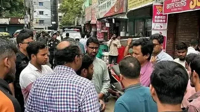 পুরান ঢাকায় জবি প্রাক্তন ছাত্রীকে তুলে নেওয়ার চেষ্টা