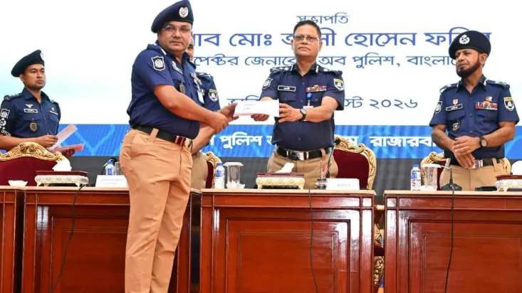 সারাদেশের মধ্যে শ্রেষ্ঠত্ব অর্জন করলেন কুমিল্লা পুলিশ সুপার মো. আনিসুজ্জামান