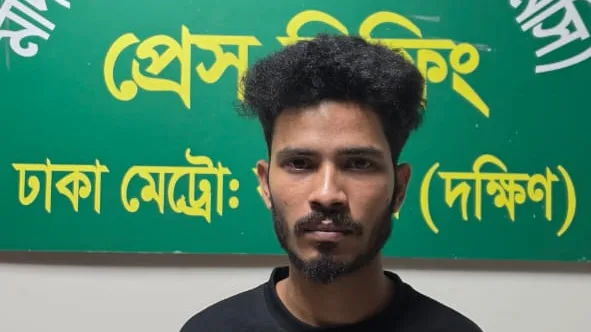 নিকুঞ্জে রিকশা গ্যারেজে ডিএনসির অভিযান  ইয়াবাসহ হাতেনাতে গ্রেপ্তার ১