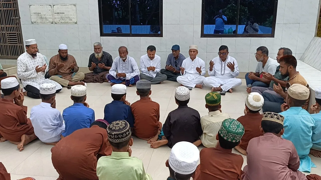 বাঞ্ছারামপুরে বেগম খালেদা জিয়ার ৮২তম জন্মদিনে এতিমদের মাঝে খাবার বিতরণ
