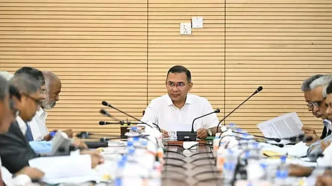 সরকারি চাকরিজীবীদের নতুন পে স্কেল অনুমোদন; তিন ধাপে যেভাবে বাড়বে বেতন ও ভাতা।