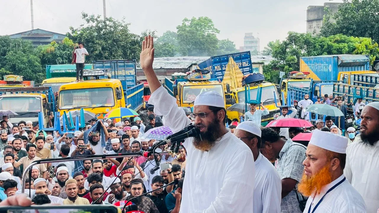 গণভোটের রায় বানচালের চেষ্টা করলে জনগণের হাতে লালকার্ড আছে: আল্লামা মামুনুল হক