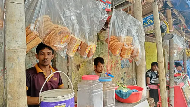 কাঁচামালের দাম বৃদ্ধিতে রাজধানীতে বাড়ল বনরুটি ও বেকারি পণ্যের দাম