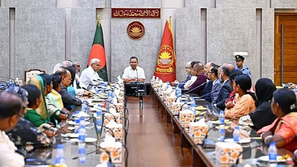 সিলেট বিভাগের চা-শ্রমিকদের জন্য ২০ হাজার রেইনকোট বিতরণ কার্যক্রমের উদ্বোধন করলেন প্রধানমন্ত্রী তারেক রহমান