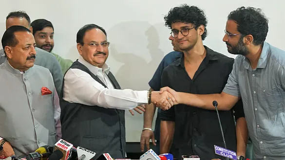 ভারতের শিক্ষামন্ত্রী ধর্মেন্দ্র প্রধানের পদত্যাগ  নিট প্রশ্নফাঁস আন্দোলন প্রত্যাহার করল সিজেপি
