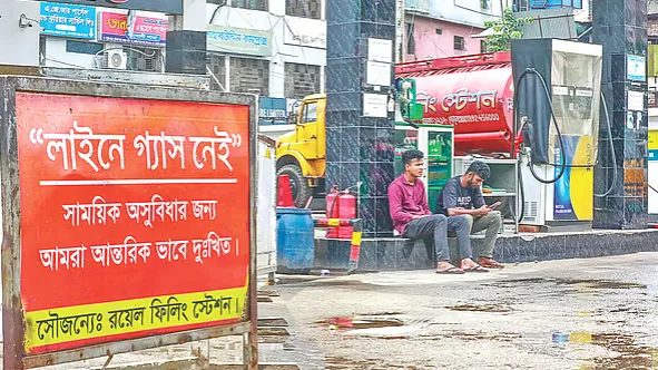 চুলা জ্বলছে না দেশে! সংকট মেটাতে মিয়ানমার থেকে সরাসরি পাইপলাইনে গ্যাস আনার তোড়জোড়