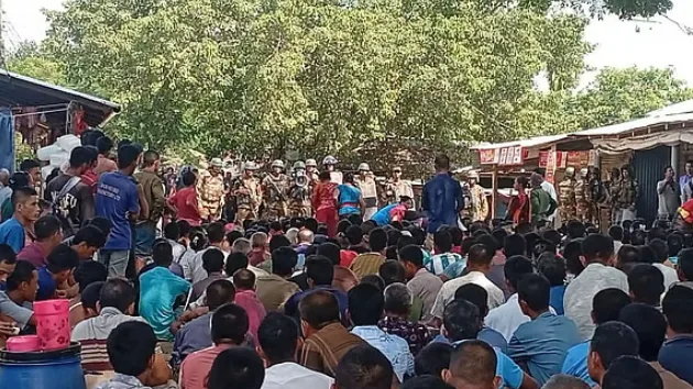 রাঙামাটির সাজেকে আইনশৃঙ্খলা রক্ষাকারী বাহিনী ও সশস্ত্র গোষ্ঠীর গোলাগুলি অবরোধে আটকে পড়া পর্যটকরা উদ্ধার