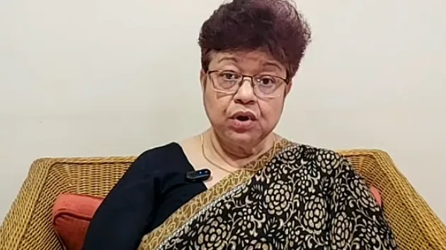 ঢাবি শিক্ষক তাসনীম সিরাজ মাহবুবের ভিডিও বার্তা: নিকাব নিয়ে ভুল বোঝাবুঝি ও নিরপেক্ষ তদন্তের দাবি